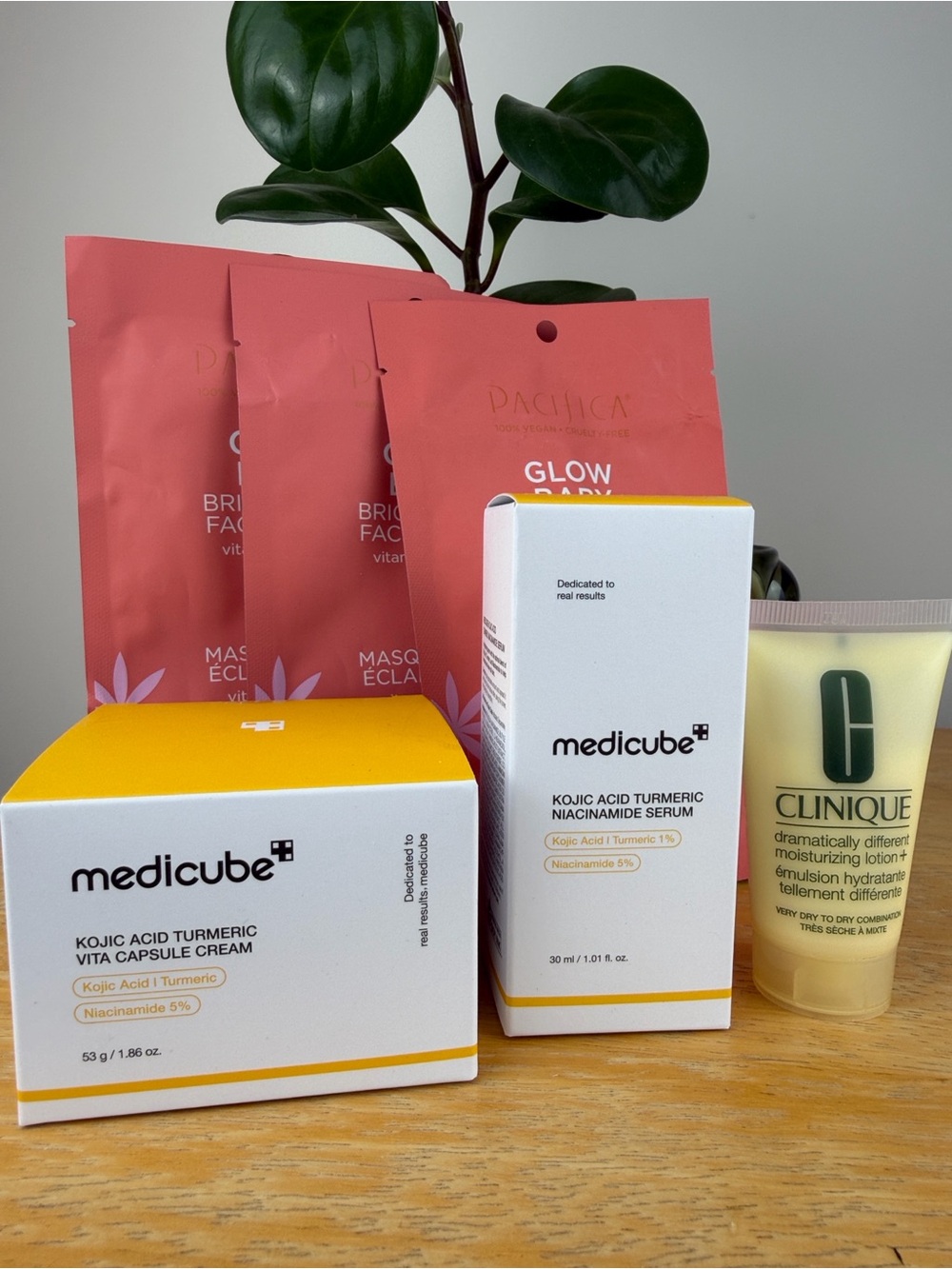 Ultimate Glow & Brightening Skincare Set Medicube, Clinique, Pacifica